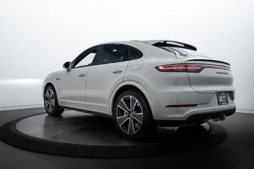 2021 Porsche Cayenne E-Hybrid Coupe Turbo S