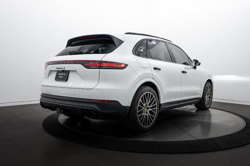2023 Porsche Cayenne S Platinum Edition