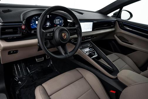 2025 Porsche Macan 4