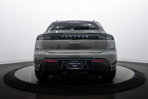 2025 Porsche Macan 4
