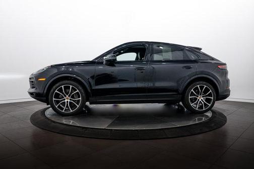 Jet Black Metallic 2022 Porsche Cayenne Platinum Edition