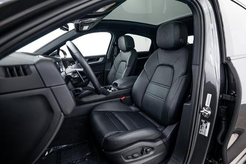 2025 Porsche Cayenne AWD