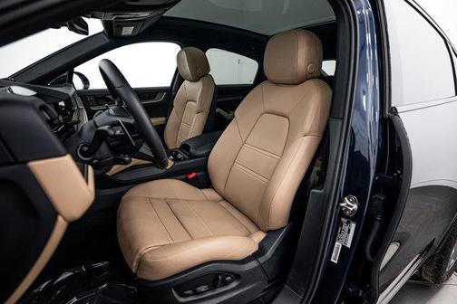 2025 Porsche Cayenne AWD