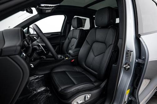 Dolomite Silver Metallic 2026 Porsche Macan S