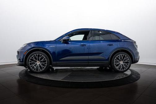 Gentian Blue Metallic 2026 Porsche Macan 4