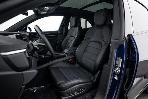 Gentian Blue Metallic 2026 Porsche Macan 4