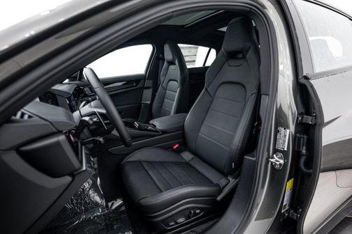 2026 Porsche Panamera 4