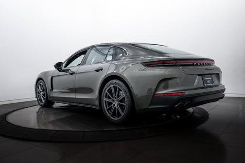 2026 Porsche Panamera 4