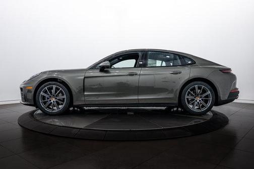 2026 Porsche Panamera 4