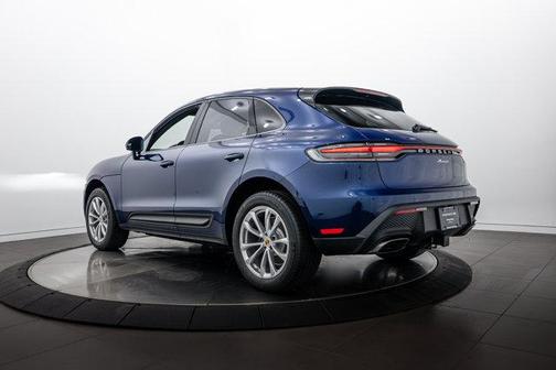Gentian Blue Metallic 2026 Porsche Macan Base