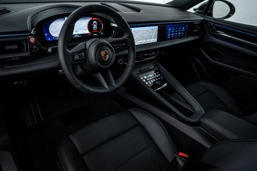 2025 Porsche Macan 4