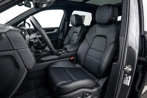 Quartzite Grey Metallic 2026 Porsche Cayenne