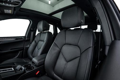 2025 Porsche Macan T