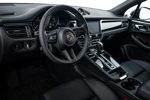 2025 Porsche Macan T