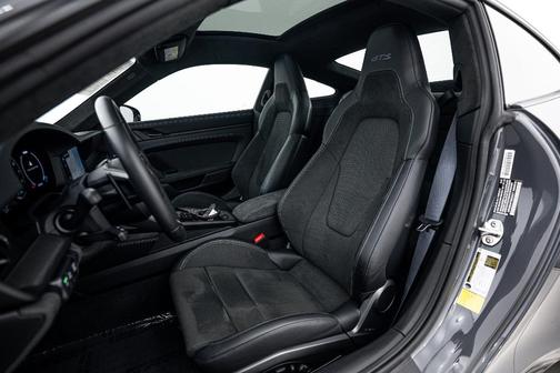 2025 Porsche 911 Carrera 4 GTS