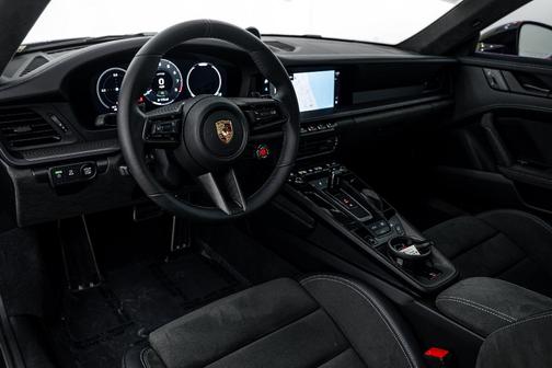 2025 Porsche 911 Carrera 4 GTS