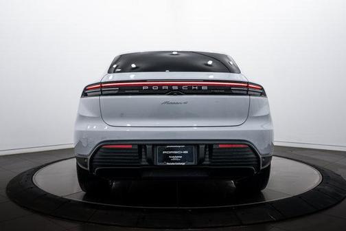2026 Porsche Macan 4