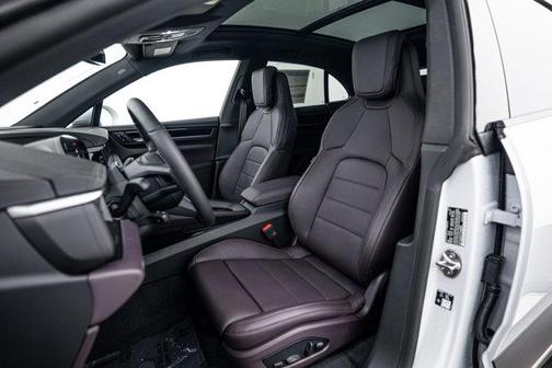 2026 Porsche Macan 4