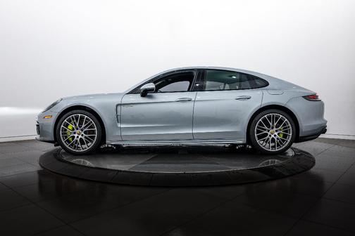 2022 Porsche Panamera 4