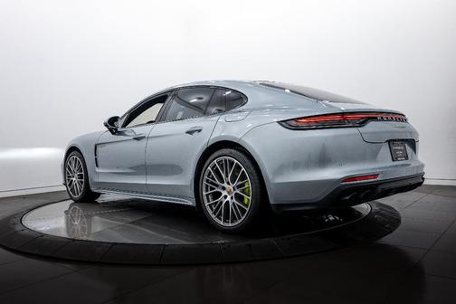 2022 Porsche Panamera 4