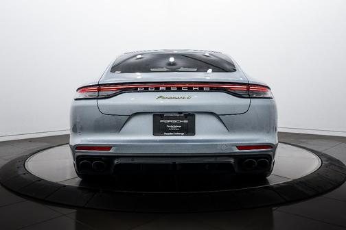 2022 Porsche Panamera 4