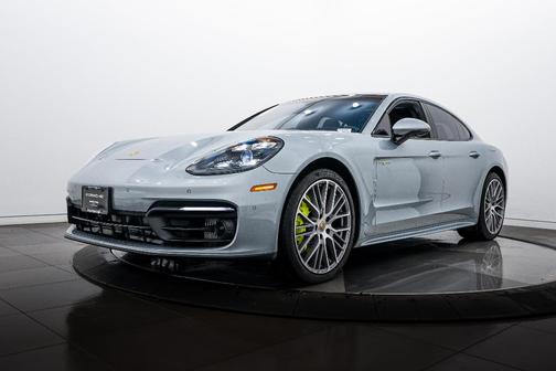 2022 Porsche Panamera 4
