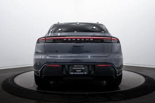 2026 Porsche Macan 4