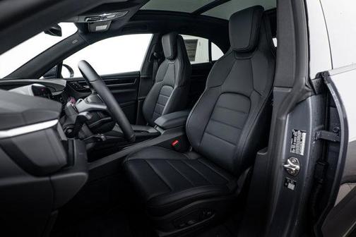 2026 Porsche Macan 4