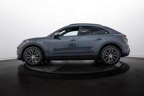 2026 Porsche Macan 4