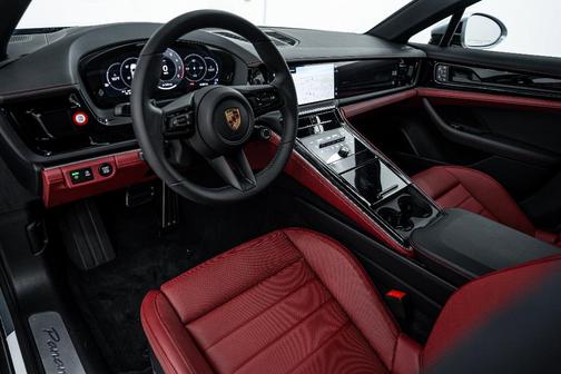 2024 Porsche Panamera 4