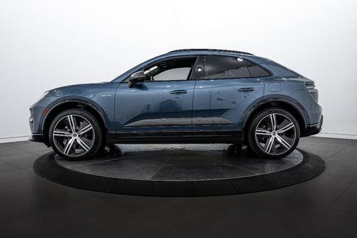 2025 Porsche Macan Turbo