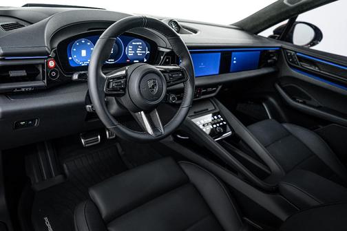 2025 Porsche Macan Turbo
