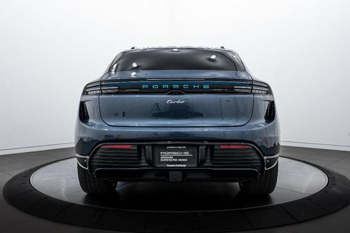 2025 Porsche Macan Turbo
