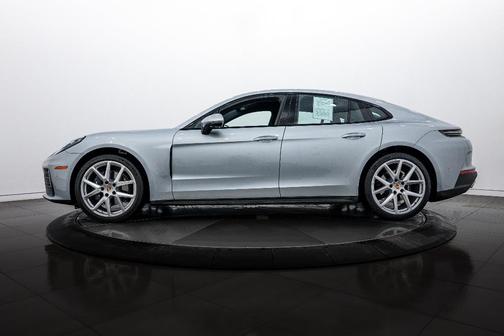 2025 Porsche Panamera 4