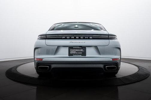 2025 Porsche Panamera 4