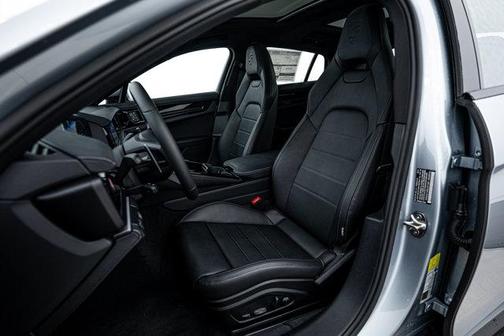 2025 Porsche Panamera 4