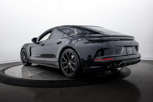 2025 Porsche Panamera Turbo