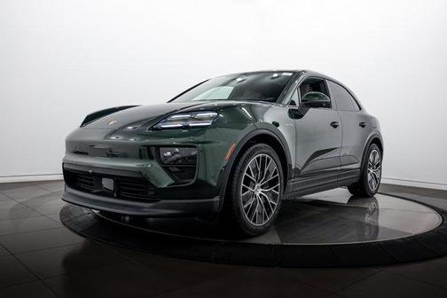 Oak Green Metallic 2026 Porsche Macan 4