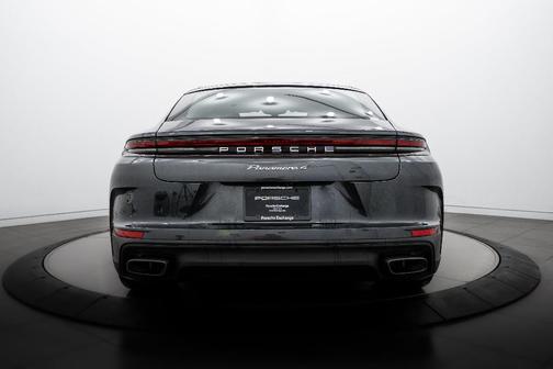 2026 Porsche Panamera 4