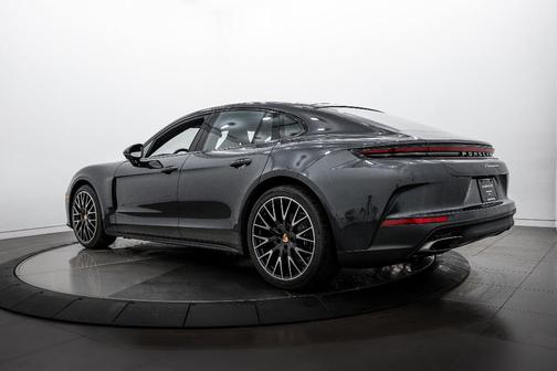 2026 Porsche Panamera 4