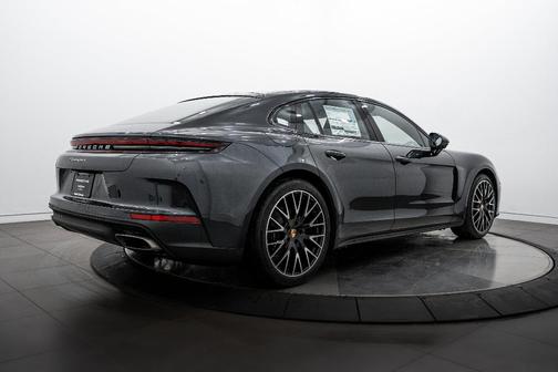 2026 Porsche Panamera 4