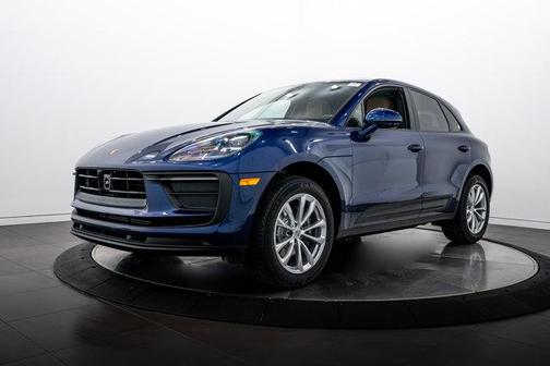 Gentian Blue Metallic 2026 Porsche Macan Base