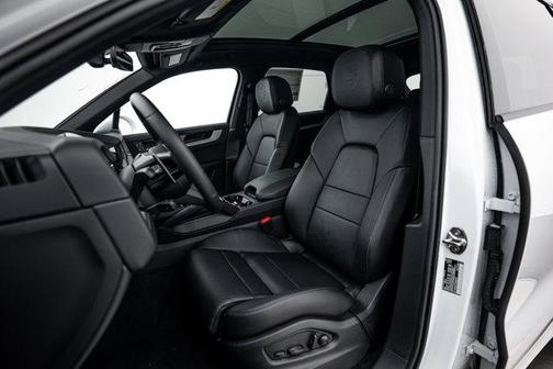 Carrara White Metallic 2026 Porsche Cayenne Base