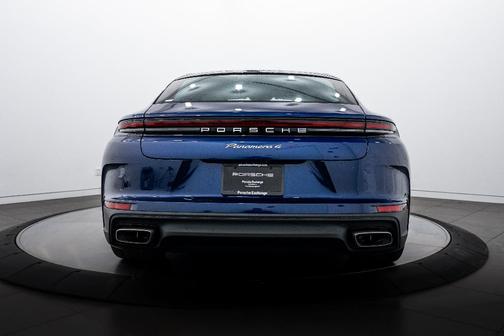 2026 Porsche Panamera 4