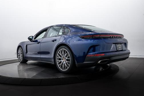 2026 Porsche Panamera 4