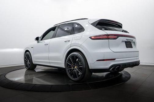 2023 Porsche Cayenne Turbo S