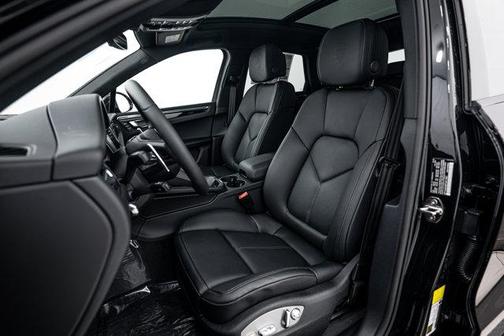Jet Black Metallic 2026 Porsche Macan Base