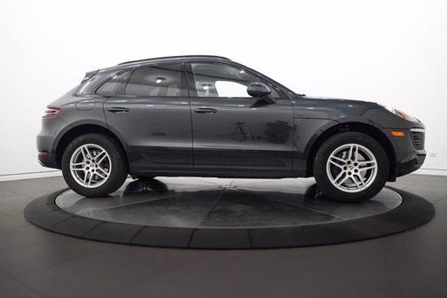 Photo 3 of 22 of 2018 Porsche Macan Base