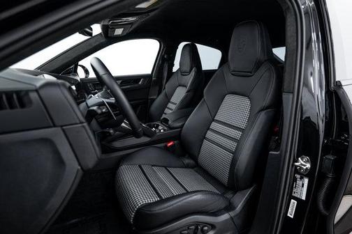 2025 Porsche Cayenne GTS