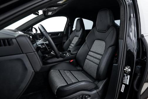 2025 Porsche Cayenne GTS